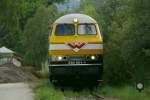 320 001-1 Diesel-hydraulische Lok,mit CoCo Achsenfolge.Die Lokomotiv ist bei der Gleisbaufirma Wiebe im Einsatz.Afnahme bei Raubling am 07.07.2008