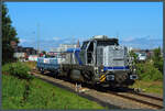 Für RDC Autozug Sylt ist die 92 80 4125 005-3 D-VL, eine DE 12 von Vossloh, im Einsatz.