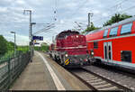 Vossloh DE 18 001 (92 80 4185 034-0 D-CLR) durchfährt als Tfzf den Hp Magdeburg Herrenkrug stadteinwärts und begegnet dabei dem RE1.

🧰 Cargo Logistik Rail Service GmbH (CLR)
🕓 23.5.2022 | 19:15 Uhr