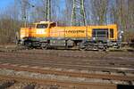 92 80 4185 151-2 D-BBL -   Die erst am 03.12.2024 an BBL Logistik GmbH ausgelieferte Vossloh 5502638, Typ DE 18 in leuchtendem Orange bei der Ausfahrt aus dem Güterbahnhof Gremberg am 05.03.2025