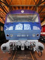 Die  kantige  Front der Versuchlokomotive 202 003-0 im Deutschen Technikmuseum Berlin.