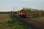 Lz kommt die DE72/0272 010 der RHC aus Richtung Osterath am Abend des 20.10.2018 zurück, nach dem sie am Nachmittag einen Containerzug in Richtung Osterath gefahren hatte.