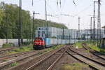 RheinCargo DE85 (RHC 272 023-9) zieht den Ekol-Zug von Eifeltor kommend durch Köln Süd in Richtung Norden.