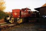 In die Abendsonne stehen D24 und V100 D21 (ex-DB 211 125-0) der Bentheimer Eisenbahn AG auf Bahnhof Emlichheim am 31-10-1999.