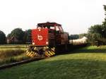 D24 der Bentheimer Eisenbahn AG mit  Gterzug 225 Coevorden De Heege-Bentheim Nord bei Quendorf am 28-9-2001.