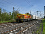 Die Diesellokomotive 544 zog Anfang Mai 2021 einen Kalkzug durch Lintorf.