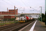 276 013 (war zeitweise als Leihlok bei Chemion) + 203 ??? unterwegs nach Dormagen Gbf.
Fotografiert am 22. August 2012 im Haltepunkt Dormagen Chempark.