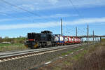Mit einem kurzen Containerzug am Haken rollte 276 023 der RBB am 09.04.26 durch Brehna Richtung Halle(S).