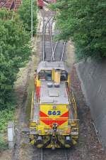 EH 862 rollt am 13.6.11 bei HKM in Duisburg zur Abstellung.