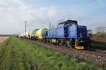 Nunmehr in schönem elegantem Blau die Railflex Lok 5, 580 005-3 mit Kesselwagenzug am 20.03.2026, 16:56 Uhr aufgenommen Broicherseite, Kaarst in Fahrtrichtung Neuss