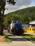 Da steht eine hauseigene Werksbahnlok (0580 011-1) von Peine und Salzgitter auf dem Zufahrtsgleis in Mosbach bei Gmeinder, die Frage ist ob sie gerade gebracht worden ist oder aber sie steht vor der