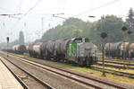 0650 148 ist aktuell im Leiheinsatz für die RBH Logistics GmbH.
Das Foto zeigt die Lok mit Wagen für die Raffinerie in Gelsenkirchen-Scholven, kurz vor der Abfahrt im Bahnhof Gladbeck West.
Das Bild entstand am 1. Juni 2018.
