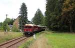 107 018 fuhr am 08.09.19 von Schwarzenberg nach Schleiz. Hier ist der Zug in Lössau zusehen.