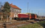 Als ganz groe beraschung veranstaltete der Verein IG Hirzbergbahn noch eine Abschiedsfahrt mit der 107 018 von RailSystem als Vereinsweihnachtsfeier. Hier ist das Gespann bei der Ausfahrt aus Emleben.