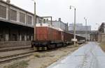 Die Werklok 012, die V75 018, vom Zementwerk Karsdorf am 11.09.1988 auf einem Anschlußbahngleis im Karsdorfer Zementwerk.