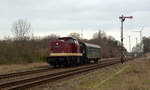 112 364 von Lok Ost rollte am 02.03.19 mit einem Personenwagen durch Biendorf Richtung Köthen.