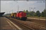 WFL 15 / 202 822-3 mit dem Kranwagen  Donau  der Strabag Rail (99 80 9419 005-0 D-STRA) am 07.09.2014 durch Berlin Schönefeld Flughafen (NVR-Nummer 98 80 3202 822-3 D-WFL)