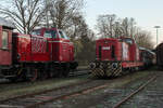 Bw Lüneburg Süd, Samstagmorgens um halb 8: Die AVL 46-01 bereitet sich mit den Wagen 1990 und 2001 auf eine Fotofahrt vor, bevor es gleich los geht und trifft dabei auf OHE 200092