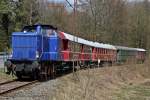 Der Osterhasen-Express des „Landeseisenbahn-Lippe e.V.“ verkehrte an den Ostertagen auf einem Teilstück der Extertalbahn zwischen Bösingfeld und Alverdissen. Zuglok war am Sonntag V2.004 (98 80 3265 101-6 D-VBV). Die Lok ist eine Leihgabe des „Vereins Braunschweiger Verkehrsfreunde“. 
Lokdaten: Baujahr: 1954 –Hersteller: MaK Kiel-Friedrichsort – F.-Nr.500004 – Bauart: D-dh – PS: 575 – Gewicht: 52t – Max.-Geschwindigkeit 80 km/h.   Infos zur LEL gibt es unter http://www.landeseisenbahn-lippe.de/    ---   05.04.2015
