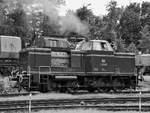Die Diesellokomotive V 65 001 war Anfang Juni 2019 mit entblößtem MaK MS301B 6-Zylinder-Motor im Eisenbahnmuseum Bochum unterwegs.