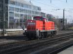 290 626-1 am 10.02.2011 in Mnchen hhe Heimeranplatz kurz nach Verlassen der Isarbrcke mit Fahrtrichtung Hauptbahnhof.