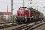 Schn altrot lackiert fhrt 290 371 mit einen kurzen Gterzug am Haken in den Zwickauer Hauptbahnhof ein.06.03.2012.