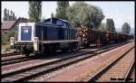 290083 holt am 18.8.1989 um 15.15 Uhr einen Holzzug im Bahnhof Meckesheim ab.