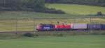 Bahnstreik IV - Der Containerzug nach Hof war immer schon eine Privatbahnleistung.
Loks der PRESS oder von IntEgro waren lange am Zug zu sehen. Seit geraumer Zeit erbringen die  Heidi  Loks der SBB die Leistung. Hier ein ungewöhnliches Gespann.
SBB Cargo Re 421 386-4 und Railsystems 291 037-0 bringen gemeinsam die Blechkisten nach Hof. Bahnstrecke 6362 am 21.0.5.2015 zwischen Feilitzsch und Hof