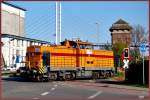 292 062-6 (EKO 62) am B Hafenstrasse kurz vor dem Tor zum Nordhafen.  Stralsund am 25.04.09 