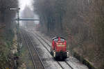 294 831 kommt ohne Wagen aus der Raffinerie zurück und muss im Güterbahnhof Gelsenkirchen-Horst Nord umsetzen,  ehe sie auf das Streckengleis in Richtung Gelsenkirchen-Bismarck kommt.