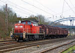 
Die 294 584-8 (98 80 3294 584-8 D-DB) der DB Cargo Deutschland AG zieht am 05.01.2018 einen kurzen Coilgüterzug von Kreuztal nach Ferndorf.