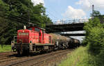 294 782 verlässt den Rangierbahnhof Oberhausen-Osterfeld mit einer Übergabe nach Moers.