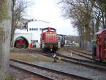 DB 294 908-9 holt am 12.02.2020 im AlzChem Werk Schalchen in Tacherting einige Wagen ab.