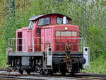 Die Diesellokomotive 294 649-9 rangierte Anfang April 2024 in Bochum-Langendreer.