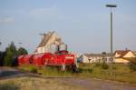 294 587 steht am Abend des 02.06.2008 mit ihrem Gterzug in Hirschau.