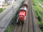 Die 294-585-5 zog am 03.08.2010 3 Gterwaggongs irgendwo hin. Ich stand whrenddessen auf einer Brcke (Kaiser-Wilhelm-Brcke) ber die Mosel bei Trier.