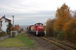 Als ich am 18. September mein letztes Bahnbild machte, war vom Herbst noch wenig zu sehen. Ganz anders war es heute, am 3.11., als ich mich nach Dettingen (Teck) begab, um dort den morgendlichen FZT 56105 aufzunehmen, welcher heute aus 294 811-5 und drei Wagen bestand. Ein Gru geht an das freundliche Personal auf der Lok!