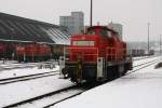 294 643-2, links neben ihr 294 777-8 und im Hintergrund 232 668-4 in Heringen/Werra am 23.12.10.