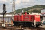 Die Railion 294 646-5 rangiert am 19.8.11 in Trier Hbf.