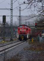 Drei Maschinen der Baureihe 294 stehen im Bahnhof Bad Friedrichshall-Jagstfeld, hier steht die 294 842-0 am Anfang der drei Maschinen. Samstag 15.12.2012