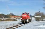 294 898 (98 80 3294 898-2 D-DB) mit dem zweiten Teil des Tchibo-Containerzuges auf dem Max-Bgl Anschlussgleis bei Sengenthal am 02.03.2013