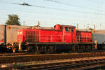 Golden Slumbers: In den letzten goldgelben Sonnenstrahlen des Tages ruht 294 828-9 sich im Bahnhof Dillingen (Saar) aus. (19.06.2025)