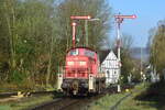 Nachdem 294 584-8 ihren Güterzug nach Ferndorf gebracht hat wird die Lok einmal umgesetzt um die Übergabe ins Werk zu schieben.

Ferndorf 06.04.2024