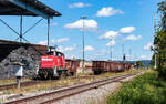294 869 holt einem vollen E-Wagen aus dem Anschluss Schuler im Bahnhof Dei�lingen 26.8.26