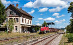 294 869 rangiert die neuen leeren E-Wagen in den Anschluss Schuler im Bahnhof Dei�lingen 26.8.26