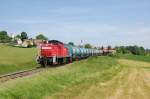 294 587 am 02.06.2008 mit einem Gterzug nach Amberg vor der Gebenbacher Skyline.