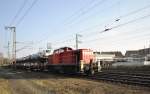 294 956-8, schiebt einen Autotransportzug in Richtung Lehrter Bahnhof, am 21.02.2011.