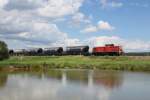294 750 mit einer bergabe von Hirschau nach Amberg am 24.06.2011 bei Schweighof.