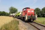 294 682 war am 27.06.214 mit zwei Wagen von CLAAS auf der TWE-Strecke Richtung Gütersloh unterwegs.