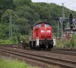 294 725-7 mit einem leeren Containerwagen.